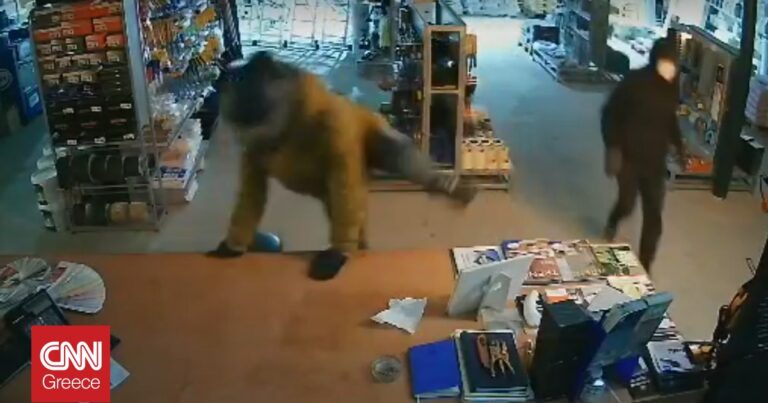 Βίντεο – ντοκουμέντο από τη δράση σπείρας που εισέβαλε σε καταστήματα στα Σπάτα